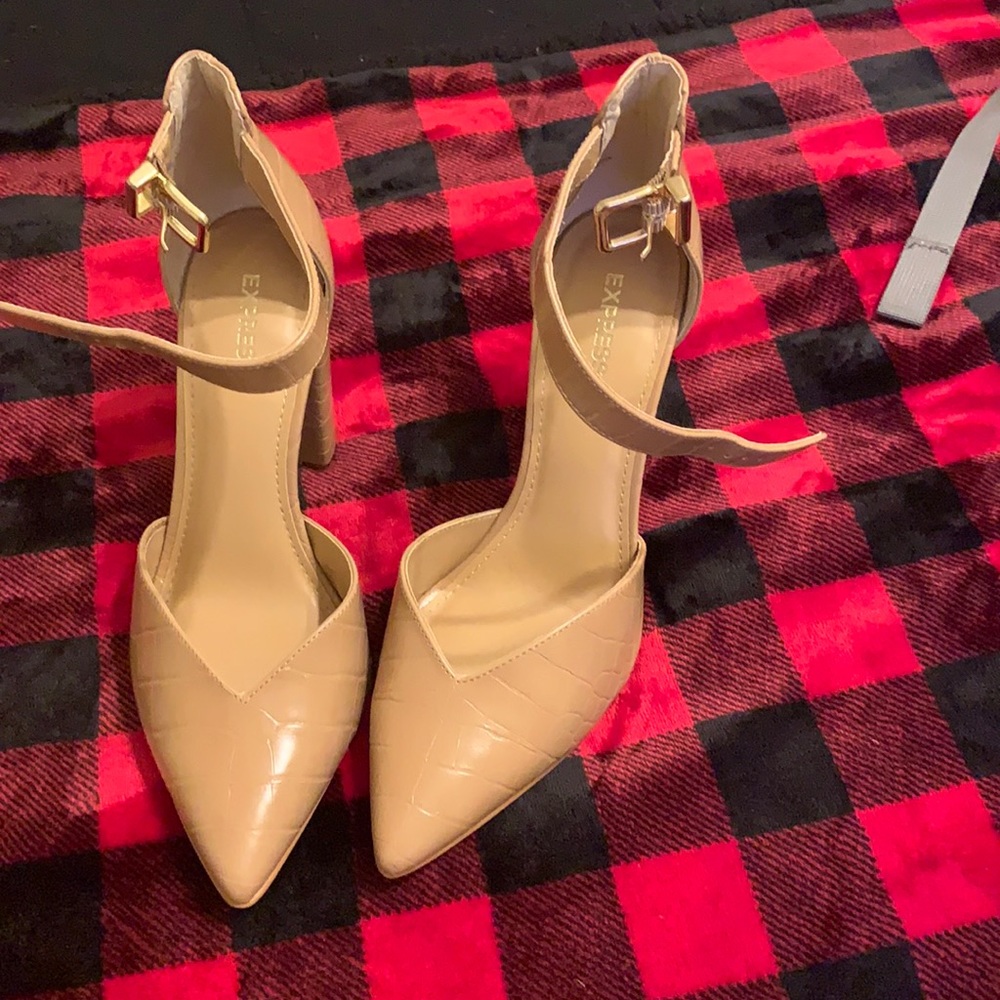 Nude shoes
